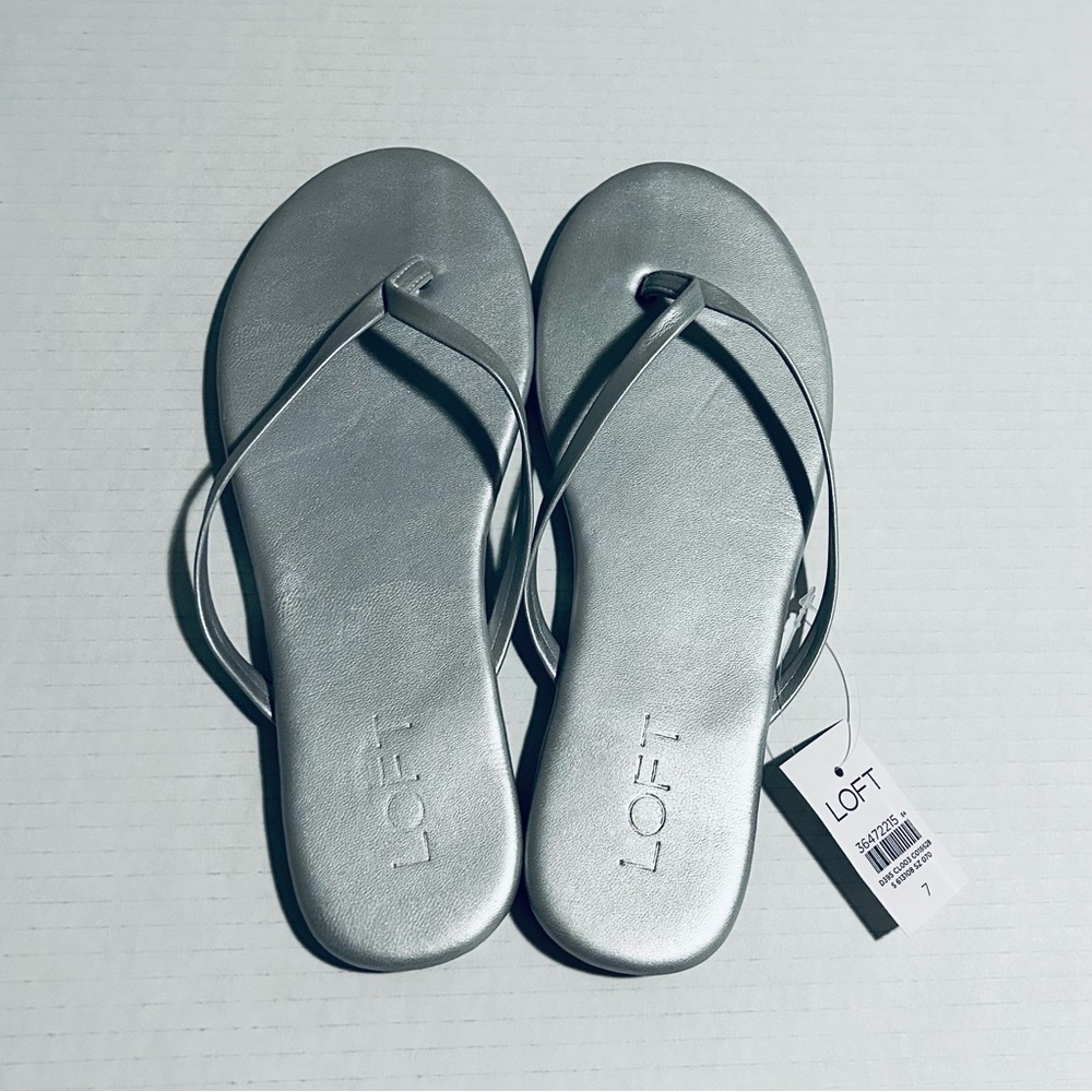 NWT LOFT Women’s Silver Flip Flops